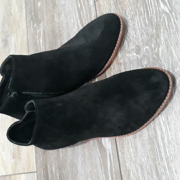 Alex Marie black suede zip booties. Size 7.5. NWOT - Picture 1 of 12